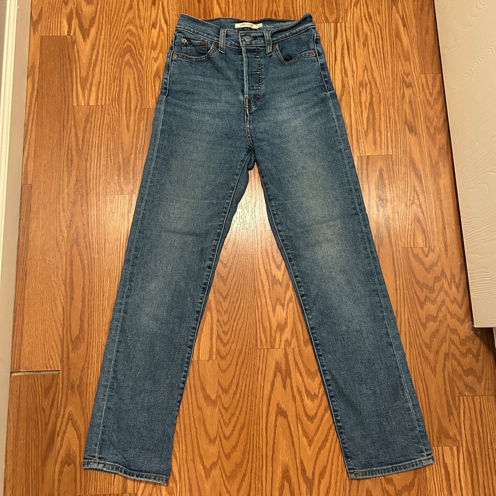 Levi’s Wedgie Straight - Size 26